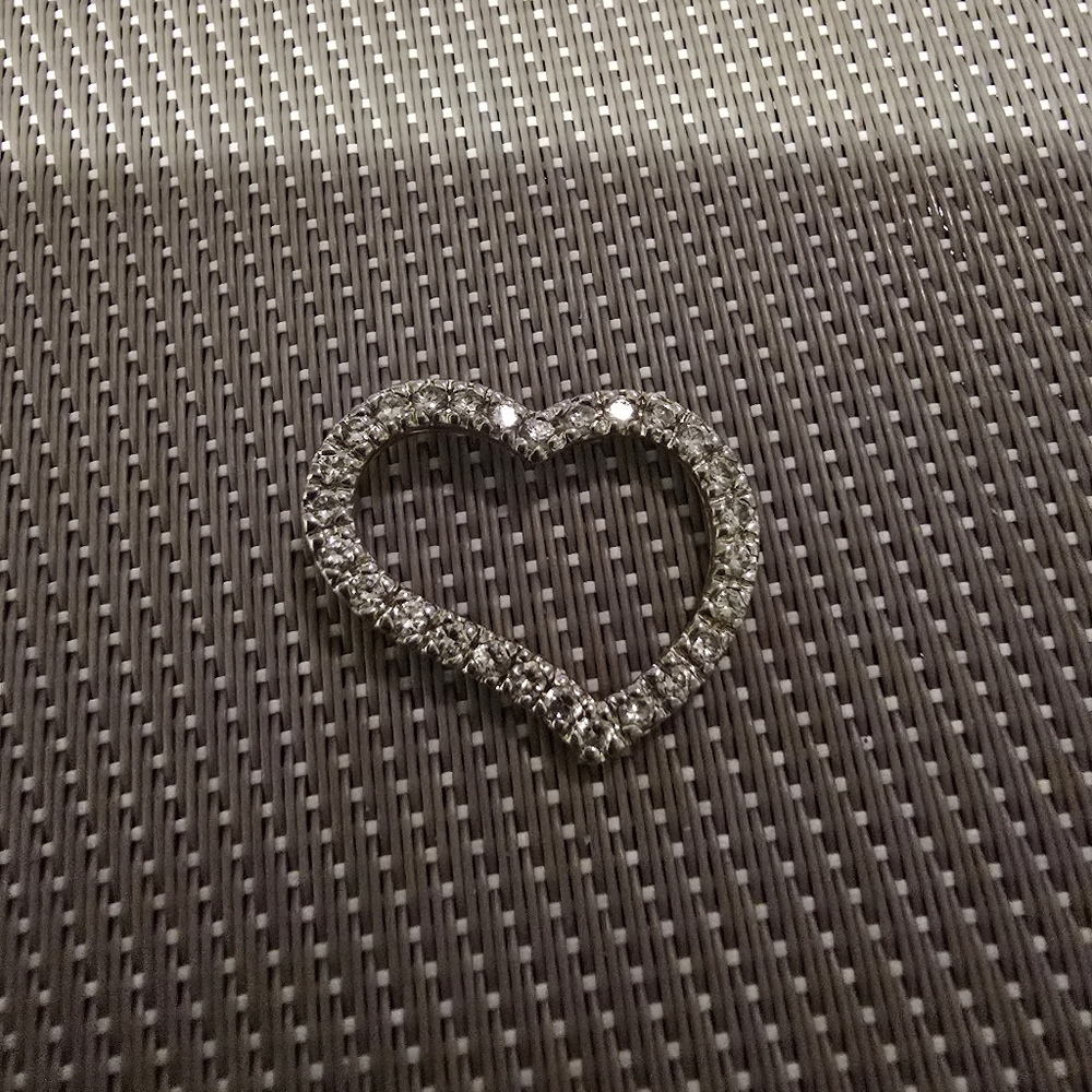 😎Silver Heart-Shaped Pendant